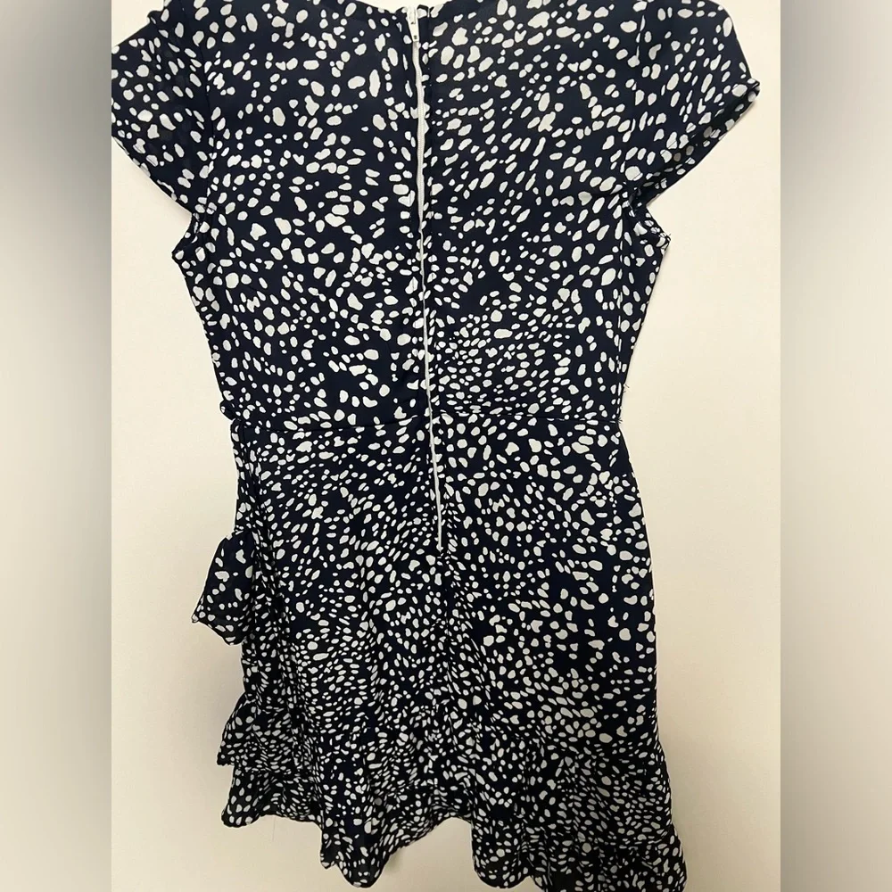 HONEY & ROSIE GIRLS NAVY & WHITE SLEEVELESS  V NECK DRESS. SIZE LARGE.